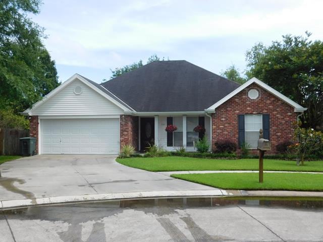Cul-de-sac home with wood floors, ceramic countertops, landscaped rear yard and patio - Houma, LA